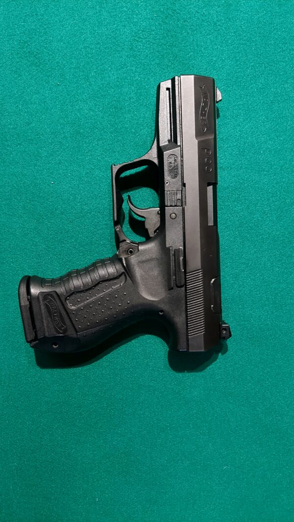Pistolet P99